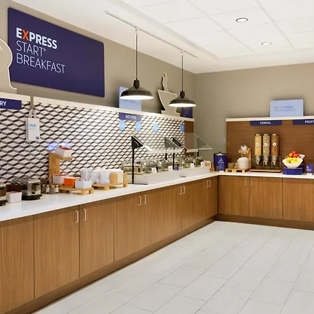 Holiday Inn Express & Suites Morrow - Atlanta South By Ihg